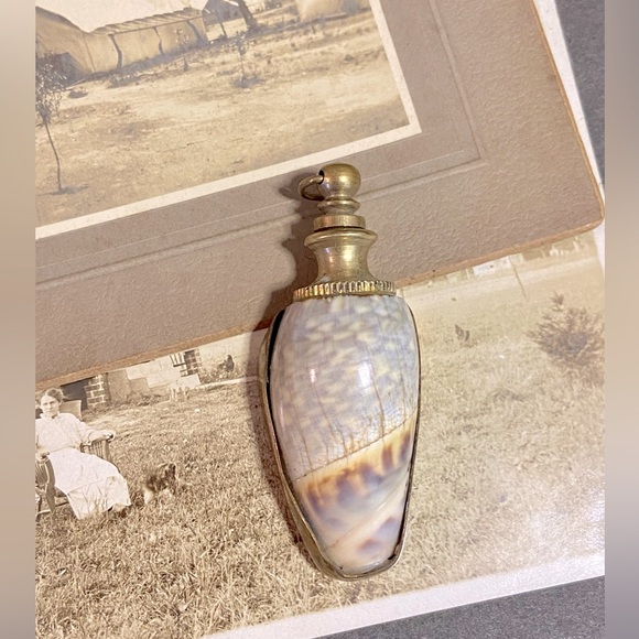 Vintage Brass & Shell Perfume Scent Bottle Pendant - Picture 3 of 12